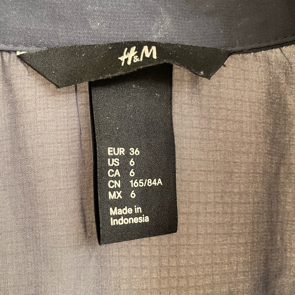 H&M Sleeveless Blouse - Picture 3 of 3
